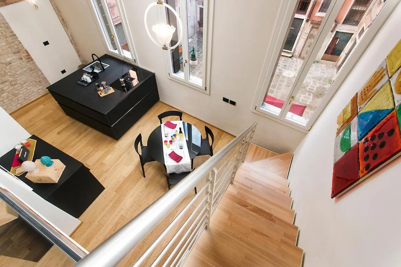 Poffi'S House 0*, Veneza